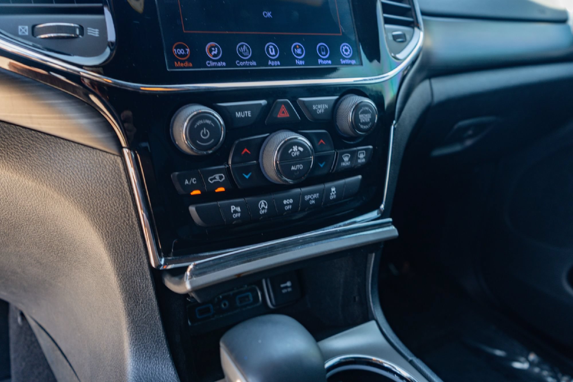 Used 2019 Jeep Grand Cherokee Altitude RWD image 16