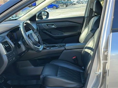 Used 2023 Nissan Rogue Platinum image 9