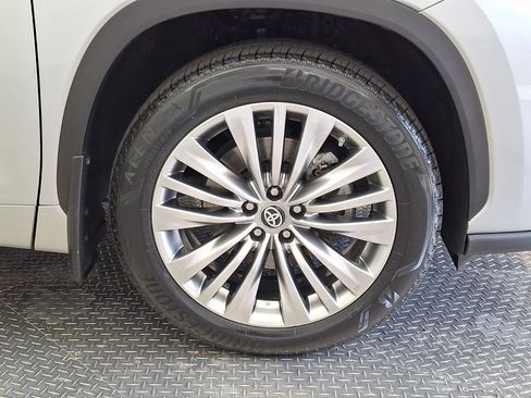 Used 2023 Toyota Highlander Platinum AWD/4WD image 30