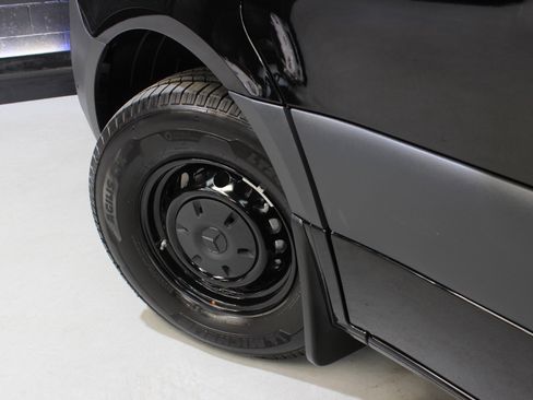 Used 2024 Mercedes-Benz Sprinter 2500 image 18