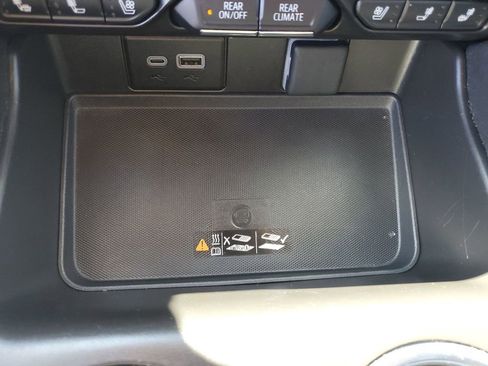 Used 2024 GMC Yukon SLT image 28