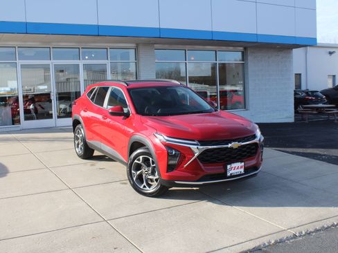 New 2026 Chevrolet Trax LT image 2