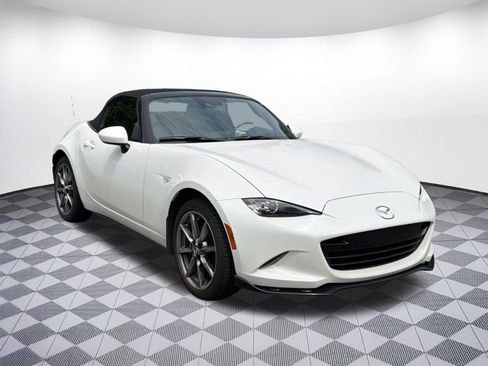 Used 2023 MAZDA MX-5 Miata Grand Touring w/ Weather Package RWD image 4