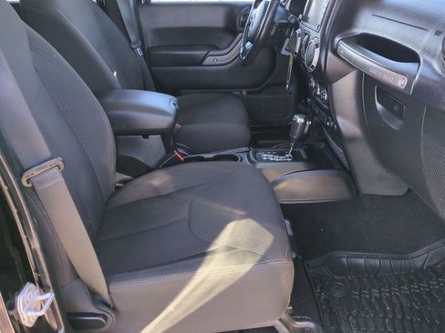 Used 2017 Jeep Wrangler Unlimited Sport image 28