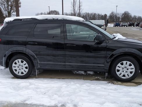 Used 2019 Dodge Journey SE image 2