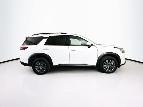 Used 2025 Nissan Pathfinder SV image 10