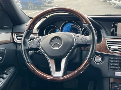 Used 2014 Mercedes-Benz E 350 4MATIC Sedan image 16