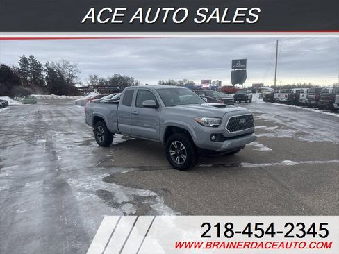 Used 2018 Toyota Tacoma SR5 image 2