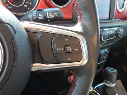 Used 2022 Jeep Wrangler Unlimited Rubicon w/ Cold Weather Group AWD/4WD image 17