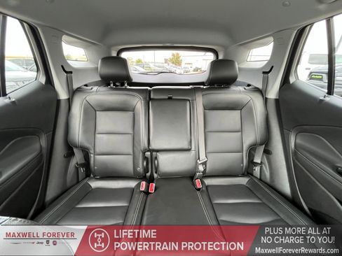 Used 2024 GMC Terrain SLT image 5