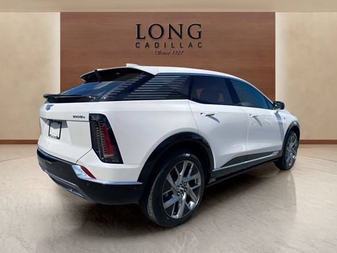 Used 2025 Cadillac Optiq Luxury 2 w/ LPO, Floor Liner Package AWD/4WD image 5