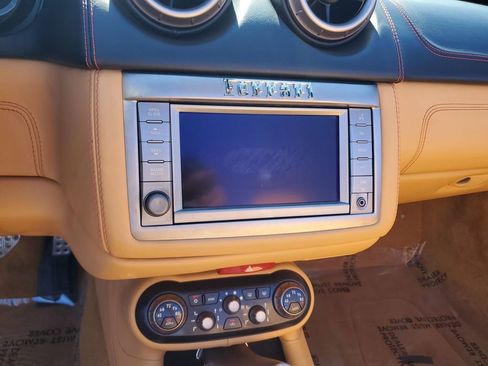Used 2010 Ferrari California Spyder image 22