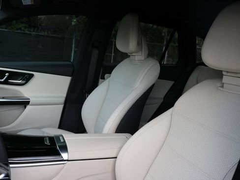 Used 2026 Mercedes-Benz GLC 300 image 10