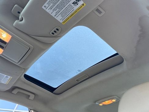 Used 2018 Ford Taurus Limited image 17