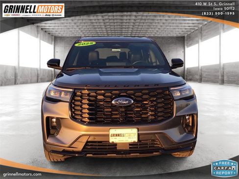 Used 2025 Ford Explorer ST-Line w/ ST-Line Street Pack image 2