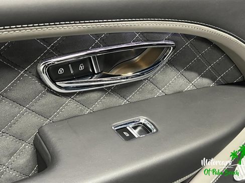 Used 2022 Bentley Bentayga Speed image 32