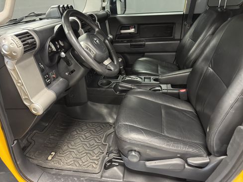 Used 2008 Toyota FJ Cruiser 2WD w/ Upgrade Pkg 2 image 10