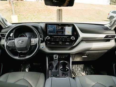 Certified 2021 Toyota Highlander Platinum image 12