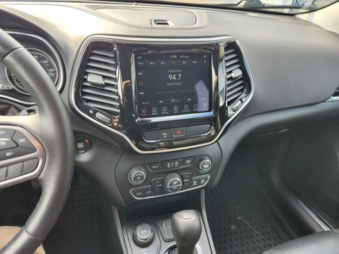 Used 2019 Jeep Cherokee Limited image 31