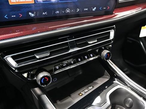 New 2026 Chevrolet Traverse Z71 w/ Enhanced Driving Package image 18