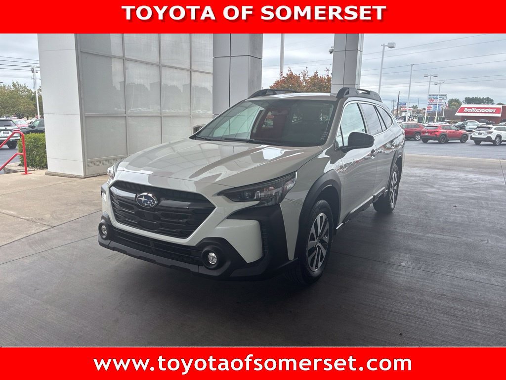 Used 2025 Subaru Outback Premium AWD/4WD image 1