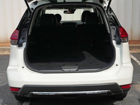 Used 2018 Nissan Rogue SL w/ Premium Package AWD/4WD image 9