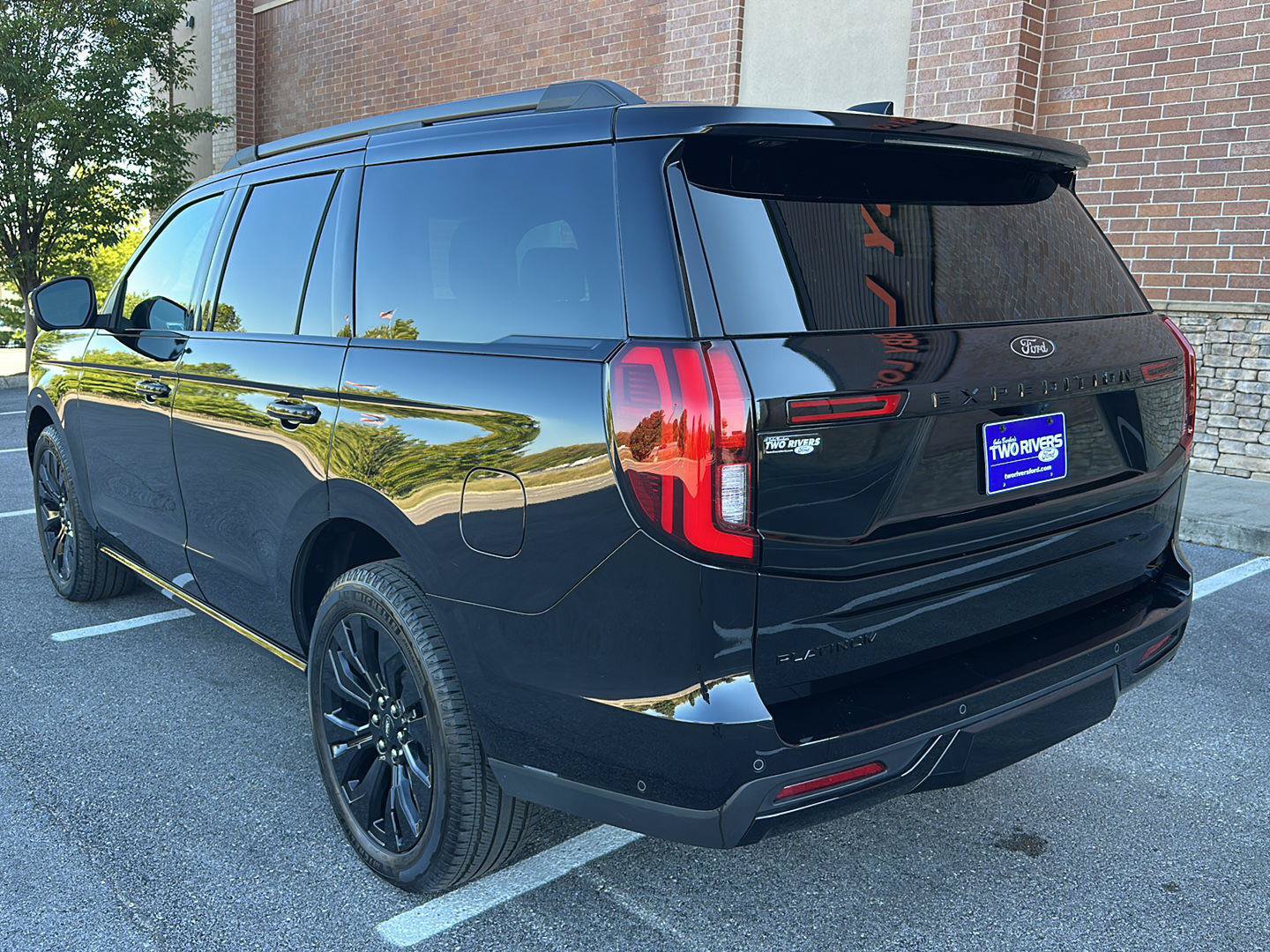 Certified 2025 Ford Expedition Platinum w/ Stealth Appearance Package AWD/4WD image 3