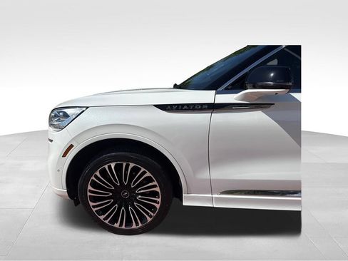 Certified 2023 Lincoln Aviator Black Label w/ Dynamic Handling Package AWD/4WD image 35