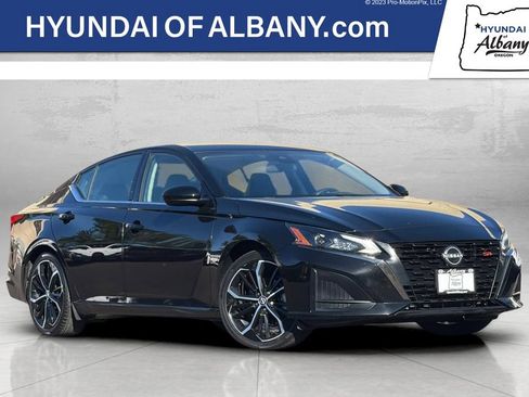 Used 2024 Nissan Altima 2.5 SR FWD image 1