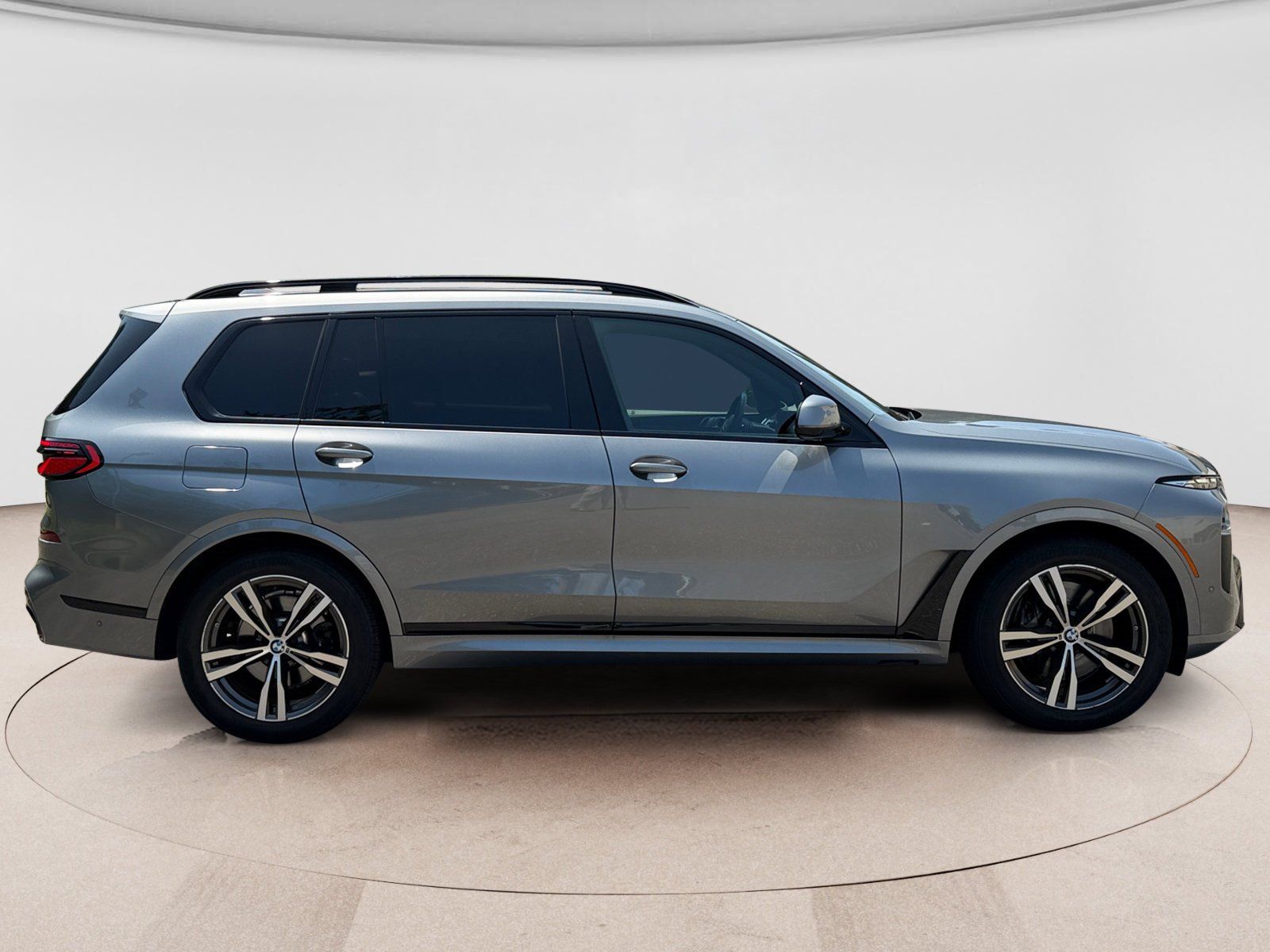 Used 2024 BMW X7 xDrive40i w/ M Sport Package AWD/4WD image 6