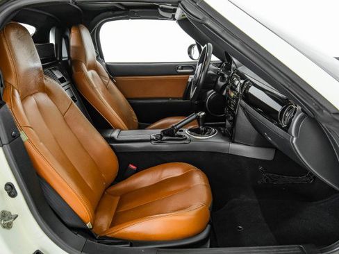 Used 2008 MAZDA MX-5 Miata Grand Touring w/ Premium Pkg RWD image 29