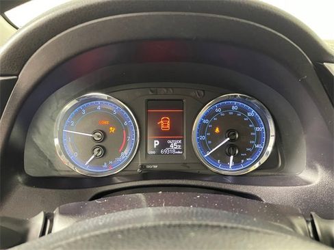 Used 2017 Toyota Corolla L image 5