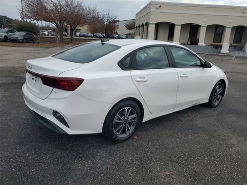 Used 2023 Kia Forte LXS image 4
