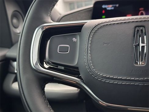 New 2025 Lincoln Navigator Reserve w/ Jet Appearance Package image 32