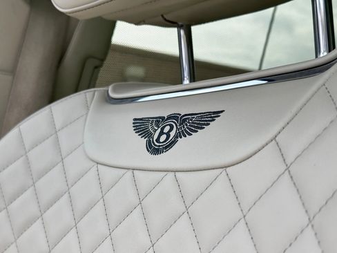 Used 2017 Bentley Bentayga image 57