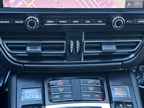 Used 2020 Porsche Macan image 21