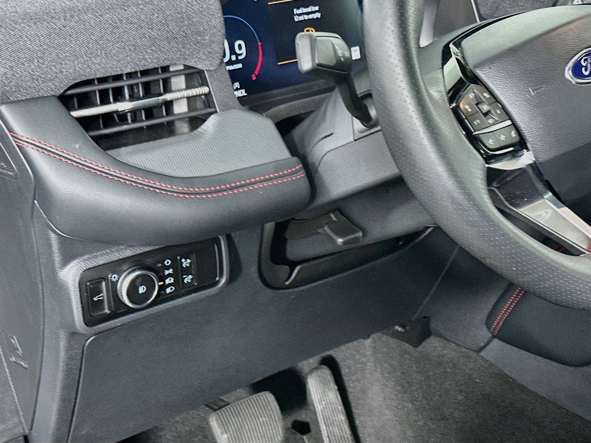 Used 2026 Ford Explorer ST-Line w/ ST-Line Street Pack RWD image 17