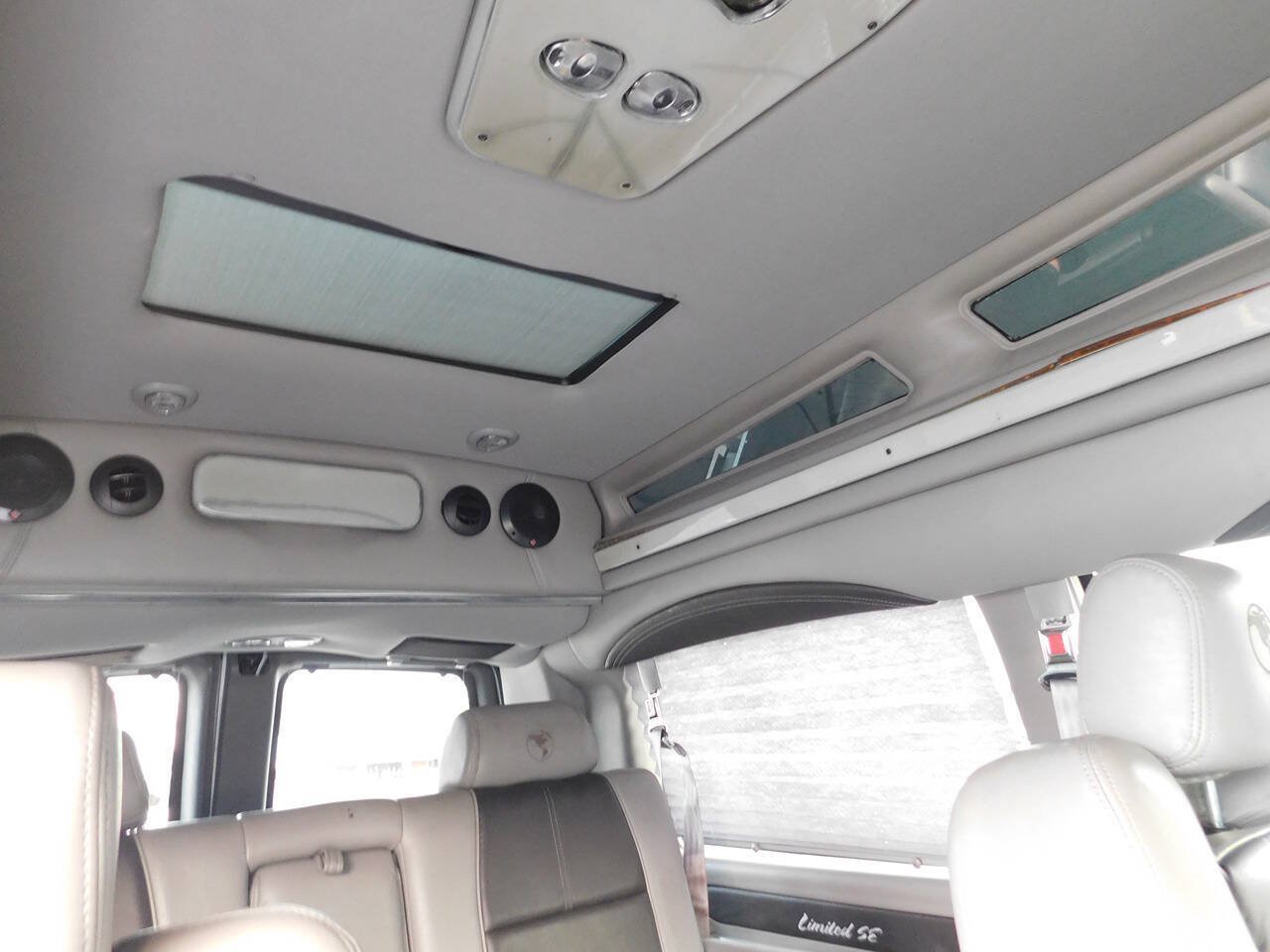 Used 2016 Chevrolet Express 2500 RWD image 39