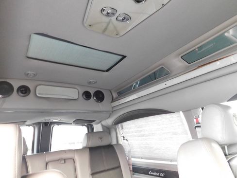 Used 2016 Chevrolet Express 2500 RWD image 39