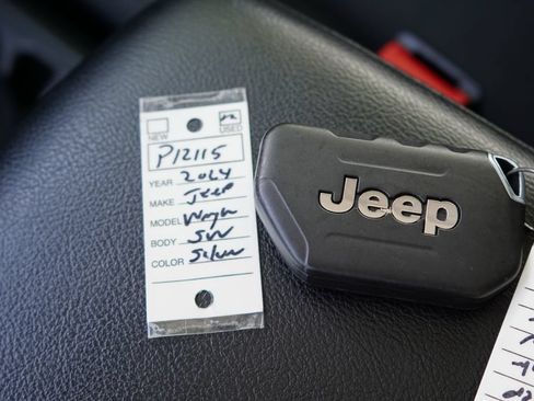 Used 2024 Jeep Wrangler Unlimited w/ Convenience Group AWD/4WD image 32