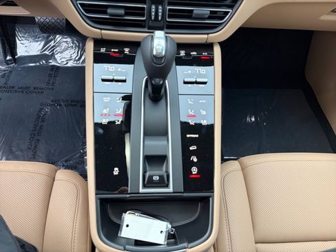 Certified 2026 Porsche Macan Turbo AWD/4WD image 21