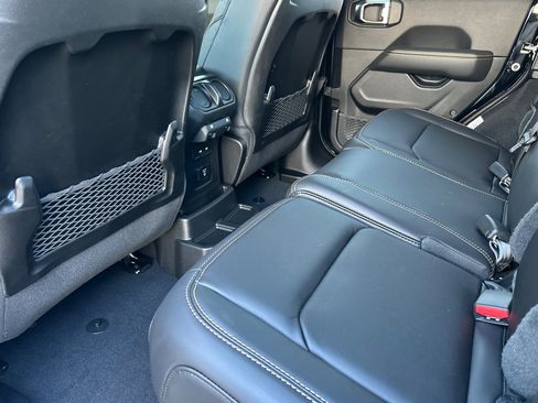 New 2025 Jeep Wrangler Unlimited Rubicon 392 image 11