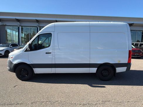 Used 2022 Mercedes-Benz Sprinter 2500 image 2