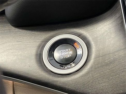 Used 2024 Jeep Grand Cherokee L Limited w/ Luxury Tech Group II image 28