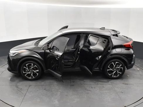 Used 2022 Toyota C-HR XLE image 7