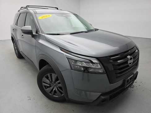 Used 2023 Nissan Pathfinder SV w/ Black Appearance Package image 3