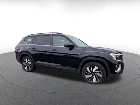 Used 2026 Volkswagen Atlas SE FWD image 2