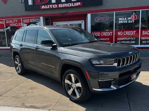Used 2022 Jeep Grand Cherokee L Limited AWD/4WD image 2
