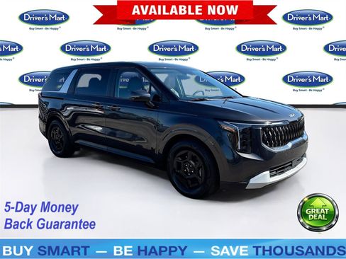 Used 2025 Kia Carnival FWD image 1
