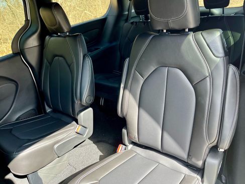New 2026 Chrysler Pacifica Select w/ S Appearance Package FWD image 20